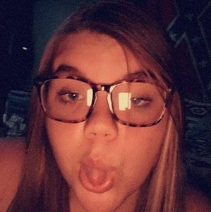 Meet your Posher, Alysia